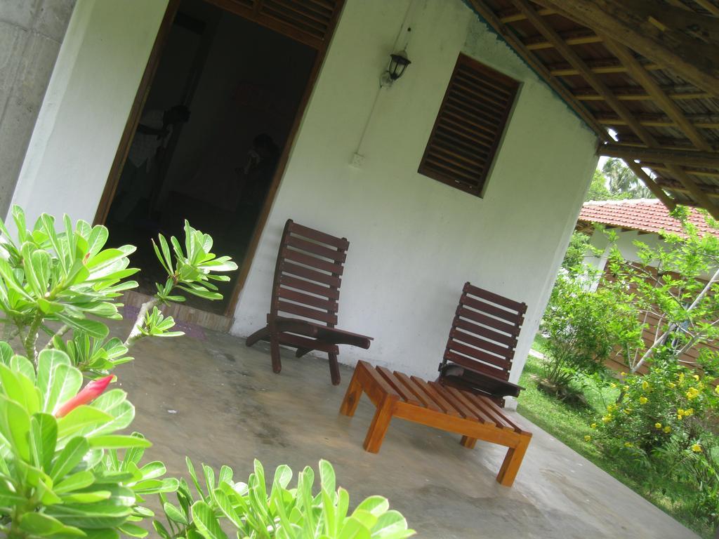 Sunshine Cafe Apartamento Tangalle Exterior foto