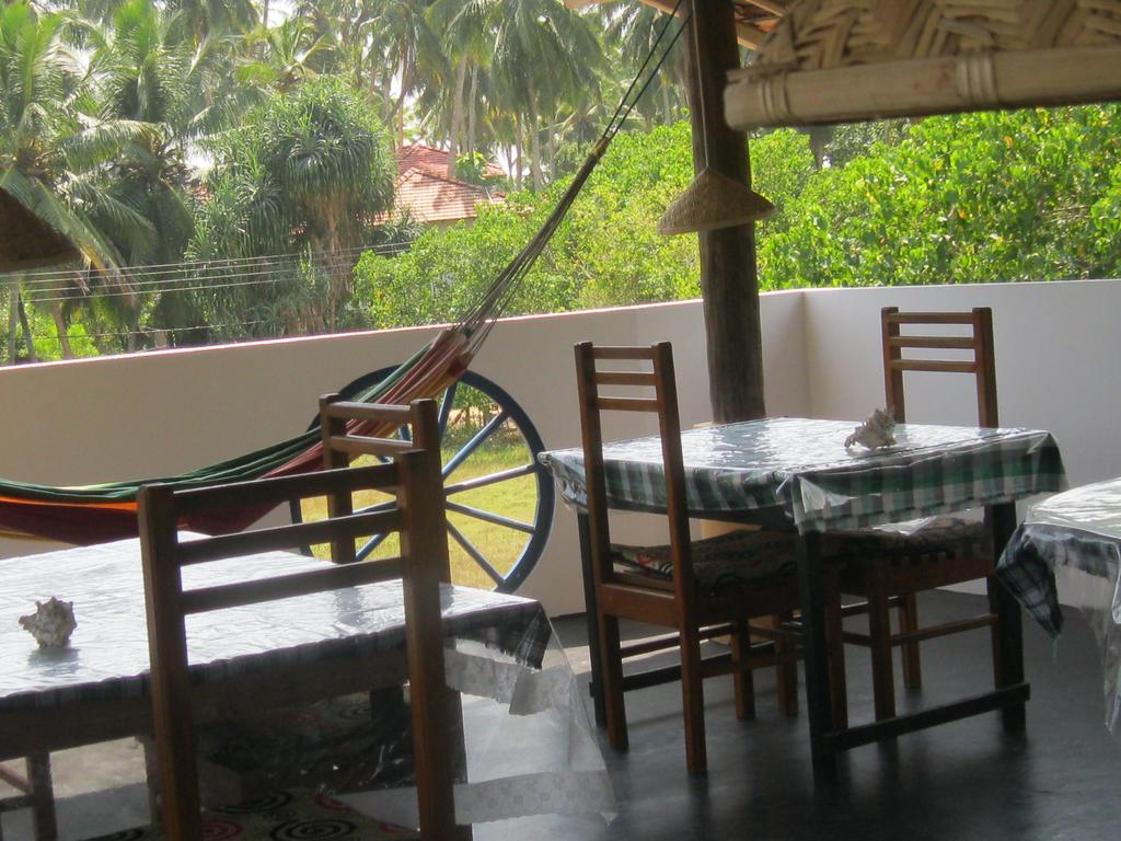 Sunshine Cafe Apartamento Tangalle Exterior foto