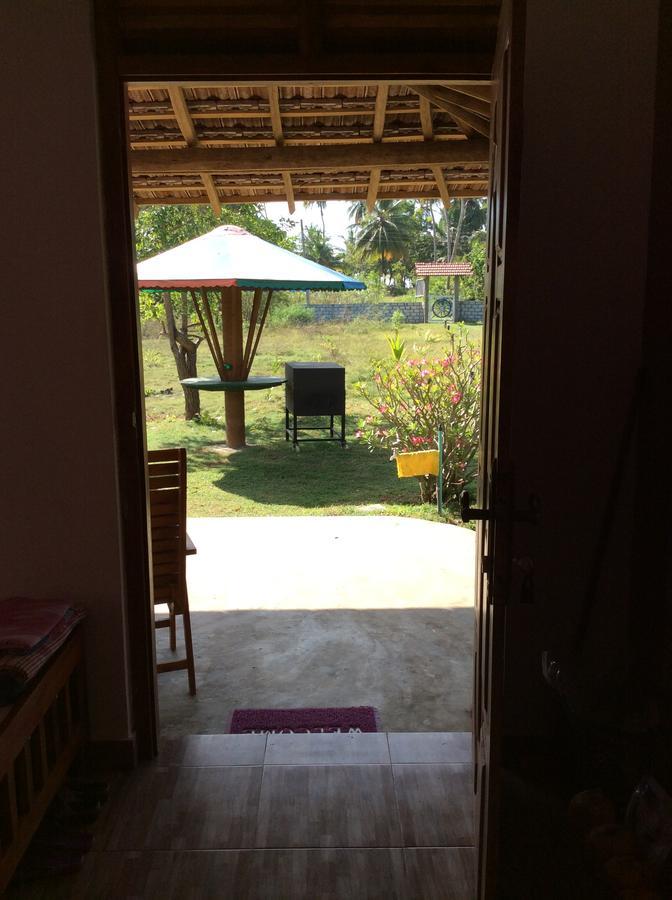 Sunshine Cafe Apartamento Tangalle Exterior foto